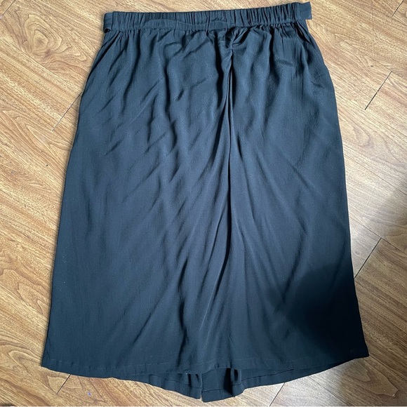 H&M| Size 10 - Flowy Black midi Skirt with Gold Buttons and pockets - Picture 3 of 6